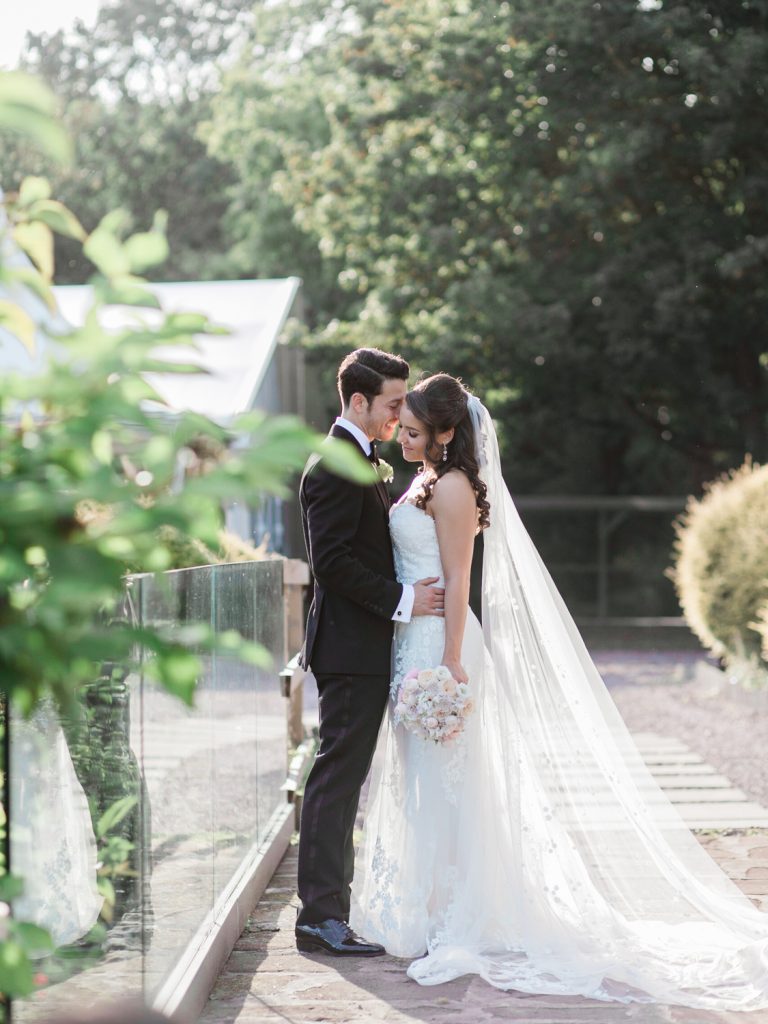 Black tie wedding in the UK. Light and airy, romantic wedding photography - photo
